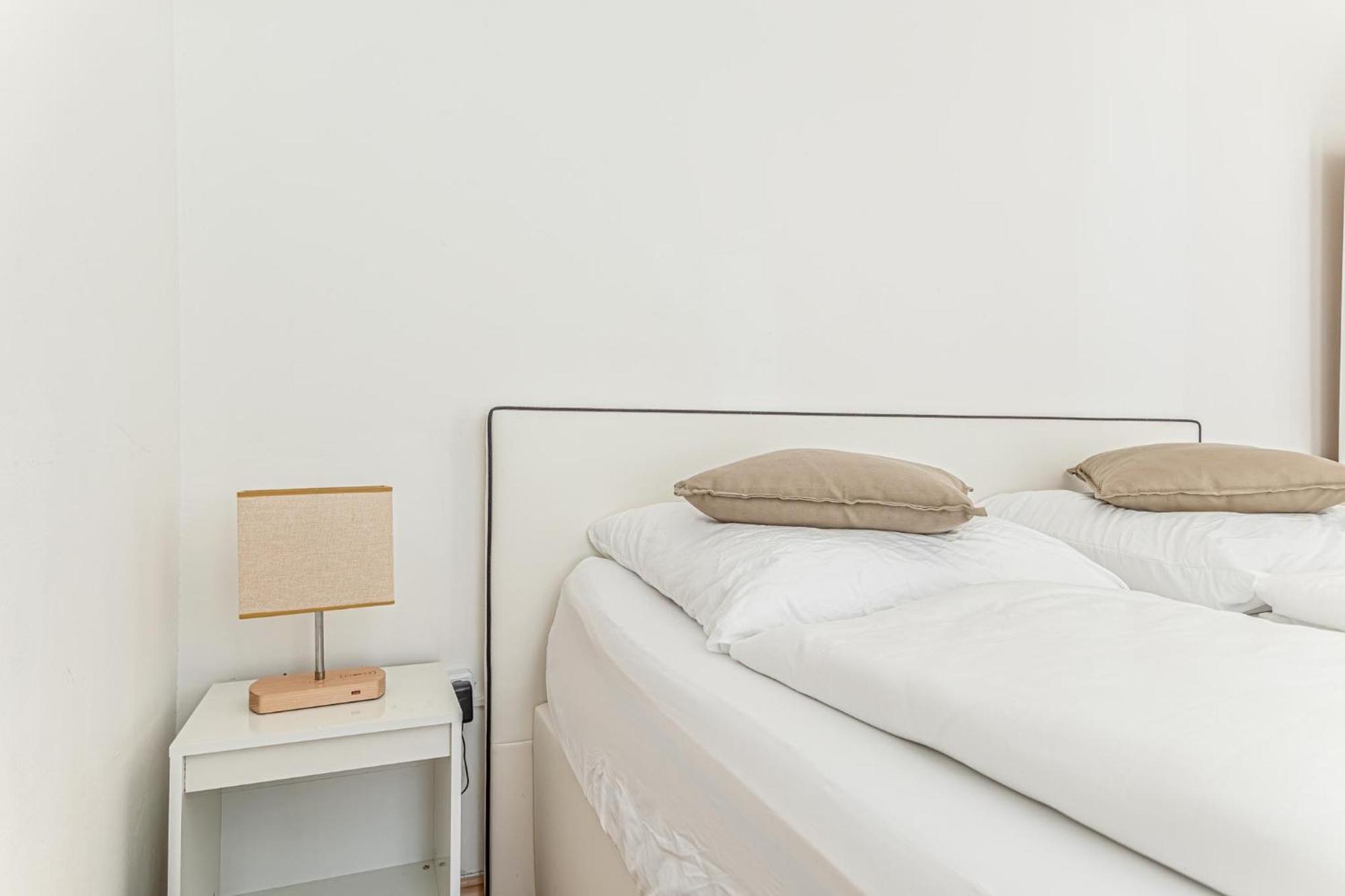 Vibes: 1br Apt, 10 Min To Westbahnhof Apartment Wien